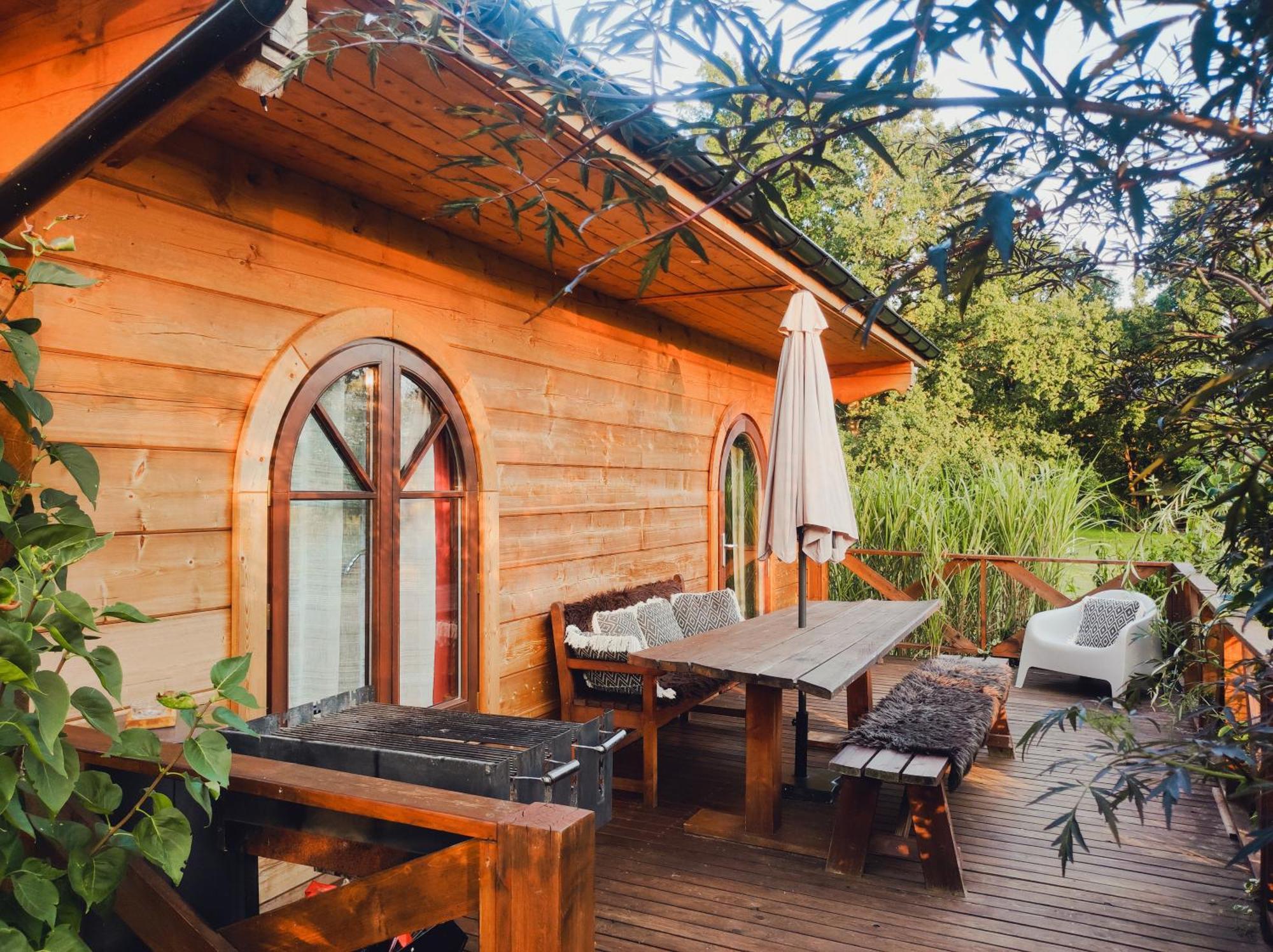 Woodorf-Drewnem: Riverside Log Cabins with Outdoor Activities Ustka Exterior photo