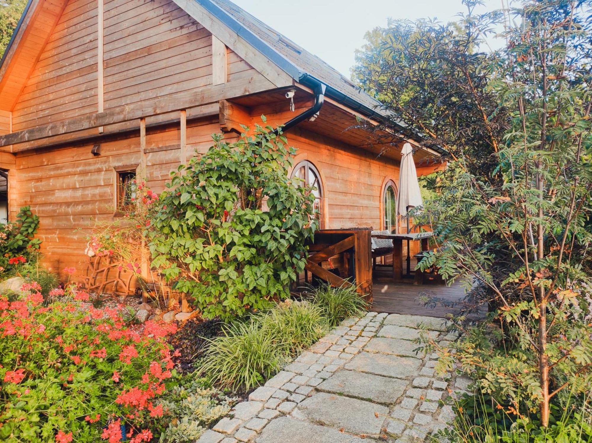 Woodorf-Drewnem: Riverside Log Cabins with Outdoor Activities Ustka Exterior photo