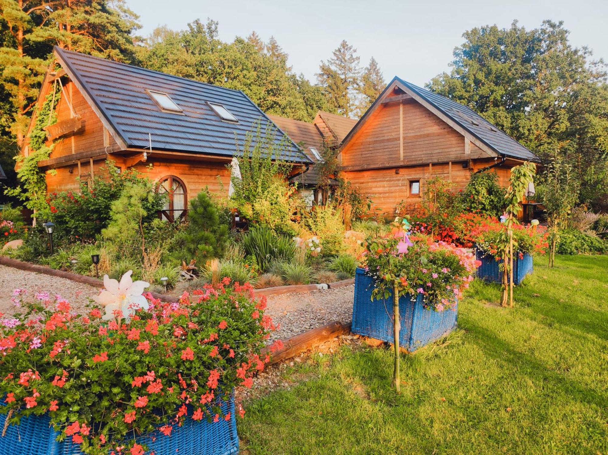 Woodorf-Drewnem: Riverside Log Cabins with Outdoor Activities Ustka Exterior photo